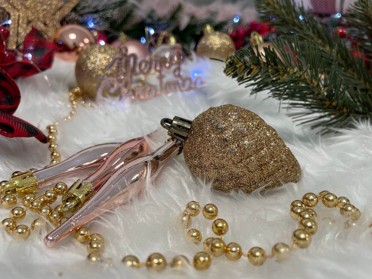 Set globuri si decoratiuni de Craciun, 51 piese, diverse dimensiuni, roz