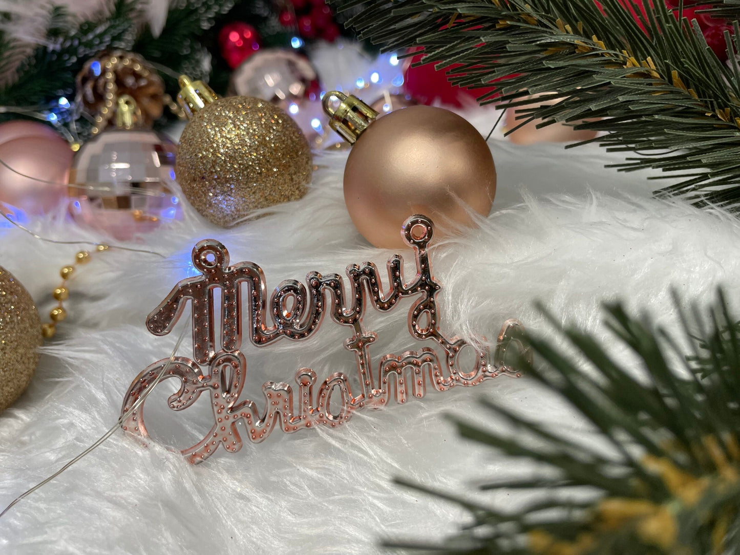 Set globuri si decoratiuni de Craciun, 51 piese, diverse dimensiuni, roz