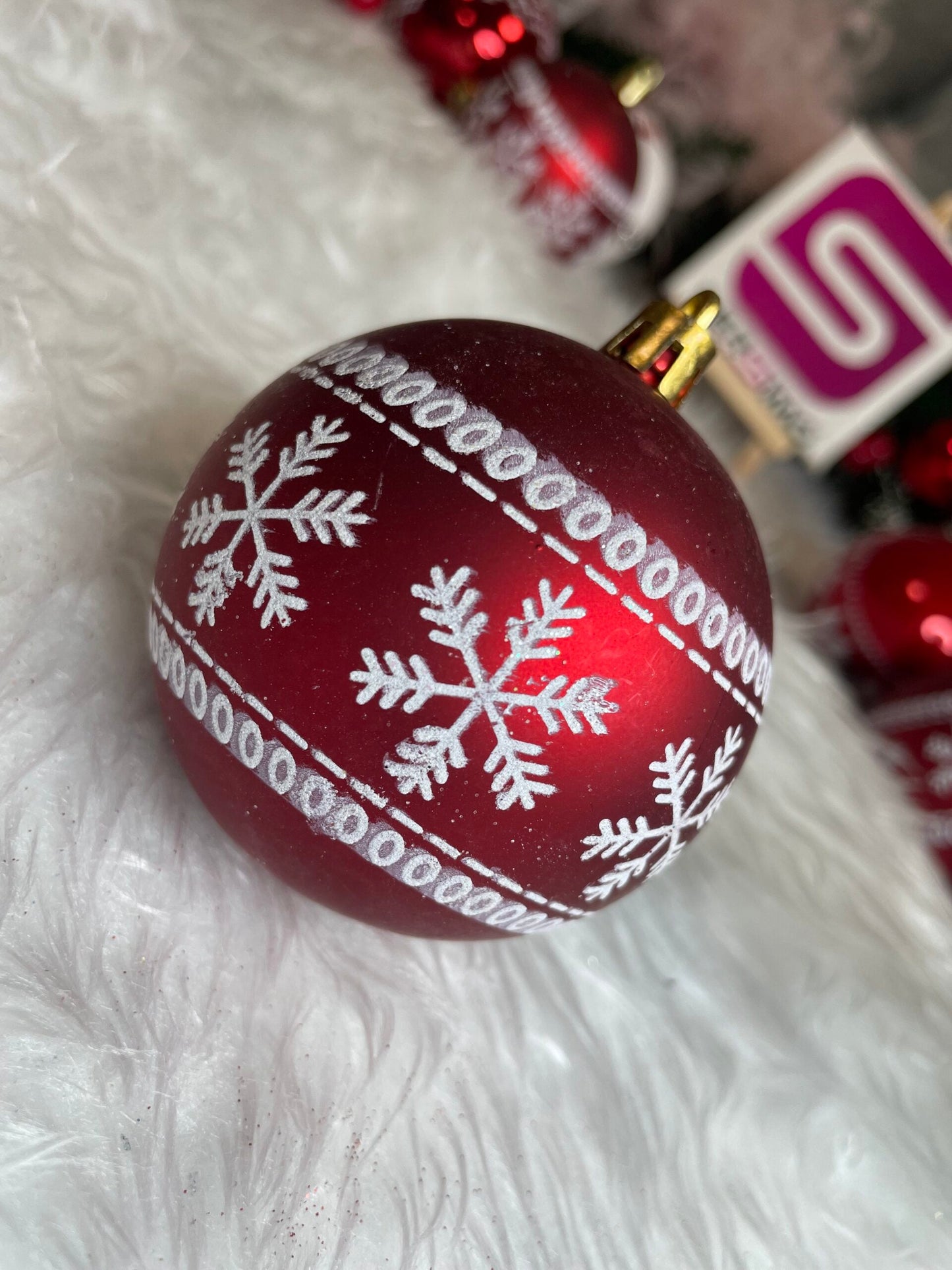 Set globuri de Craciun cu modele de sarbatori, 30 bucati, 7cm, alb rosu