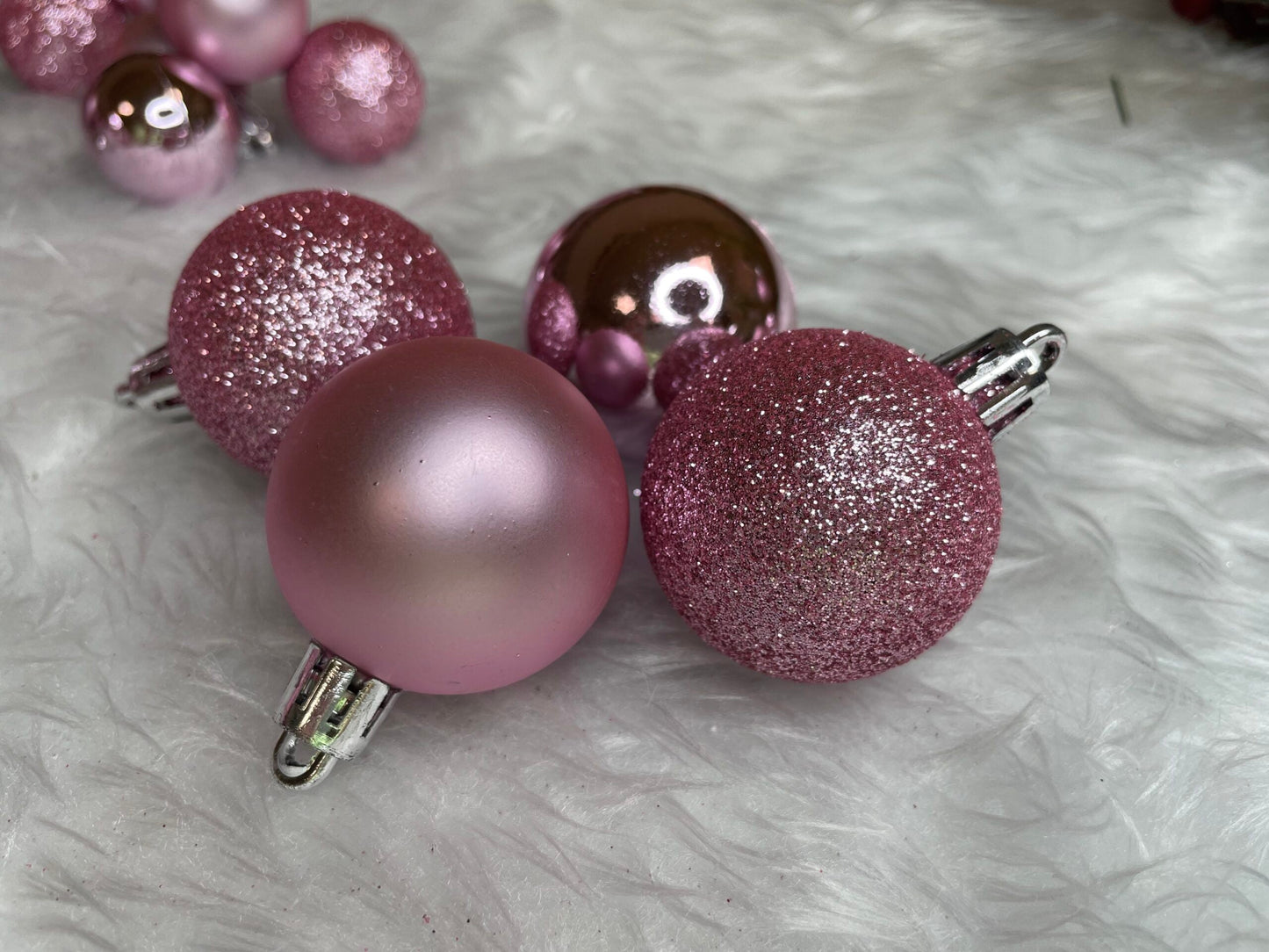 Set globuri de Craciun, 100 bucati, 3-6cm, roz