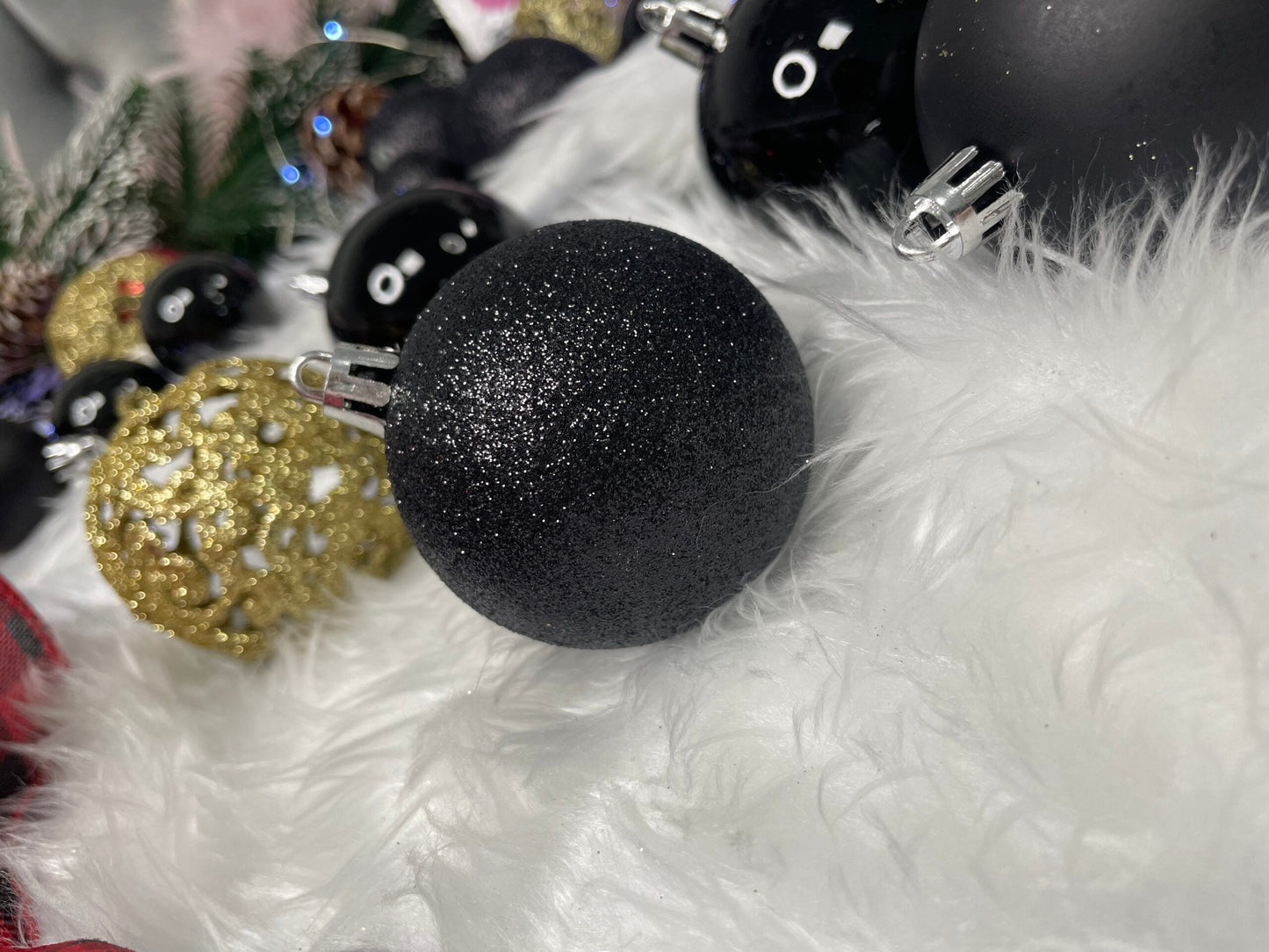 Set globuri de Craciun, 100 bucati, 3-6cm, negru auriu