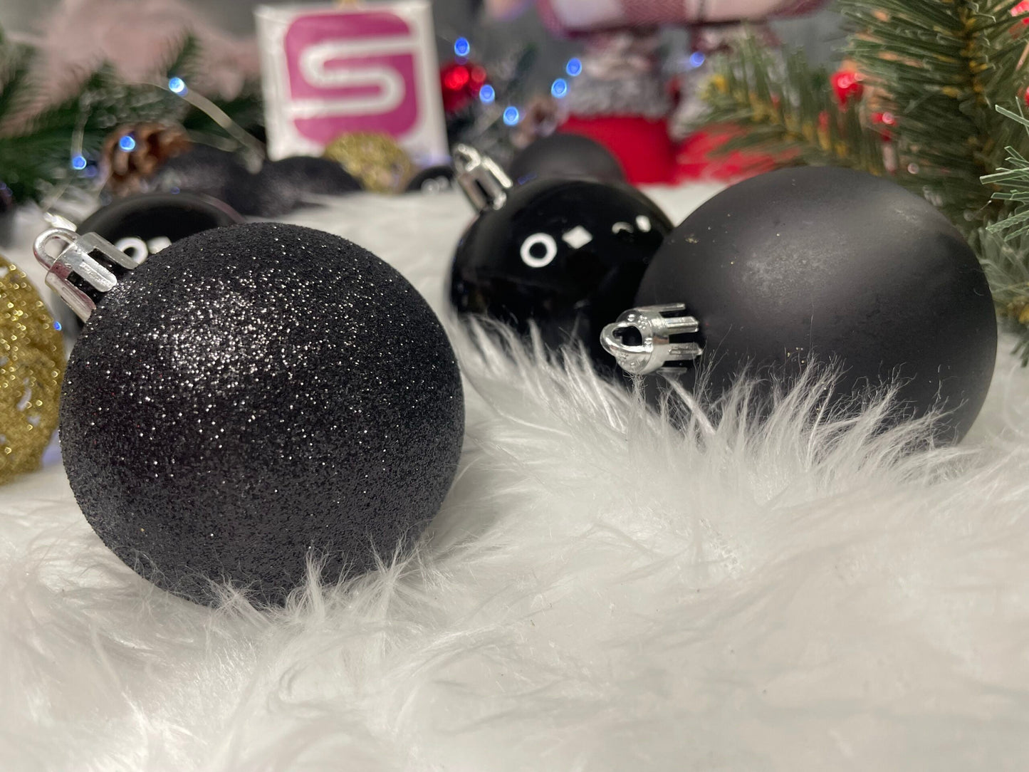 Set globuri de Craciun, 100 bucati, 3-6cm, negru auriu