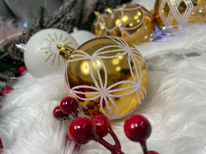 Set globuri de Craciun cu modele de sarbatori, 30 bucati, 7cm, alb auriu