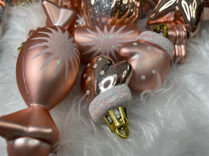 Set globuri si decoratiuni de Craciun, 152 piese, diverse dimensiuni, roz auriu