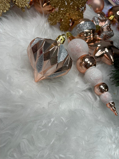 Set globuri si decoratiuni de Craciun, 152 piese, diverse dimensiuni, roz auriu