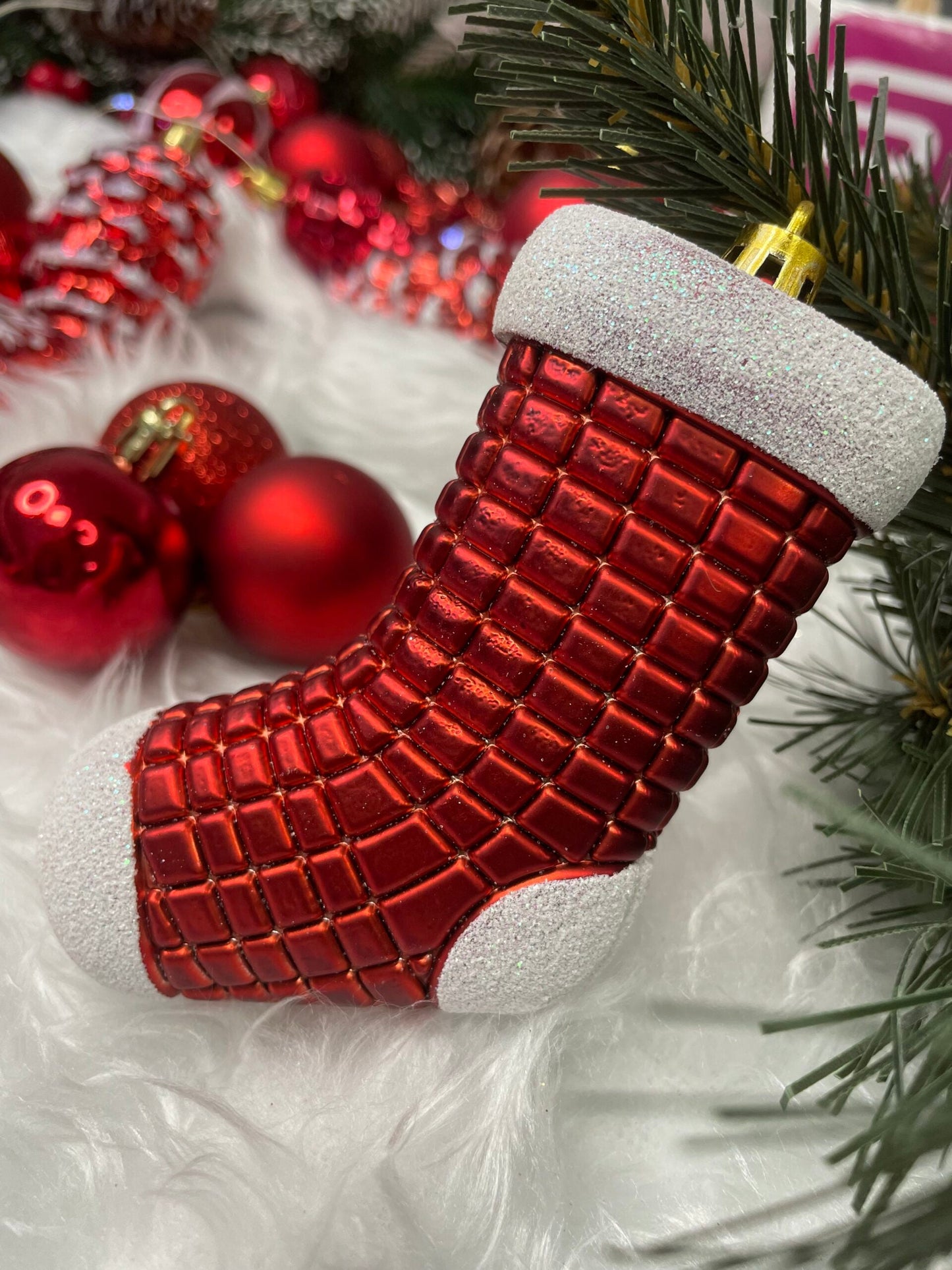 Set globuri si decoratiuni de Craciun, 72 piese, diverse dimensiuni, rosu