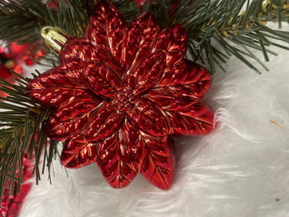 Set globuri si decoratiuni de Craciun, 72 piese, diverse dimensiuni, rosu