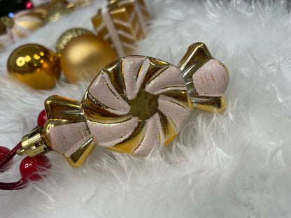 Set globuri si decoratiuni de Craciun, 77 piese, diverse dimensiuni, auriu