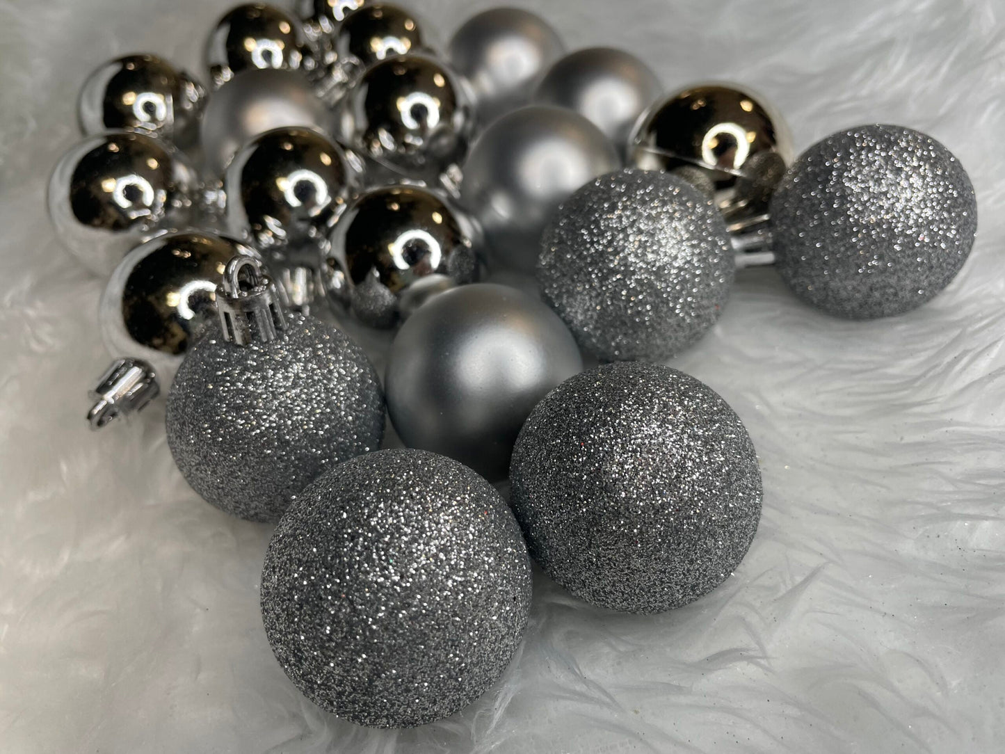 Set globuri de Craciun, 20 bucati, 3 modele, 4cm, argintiu