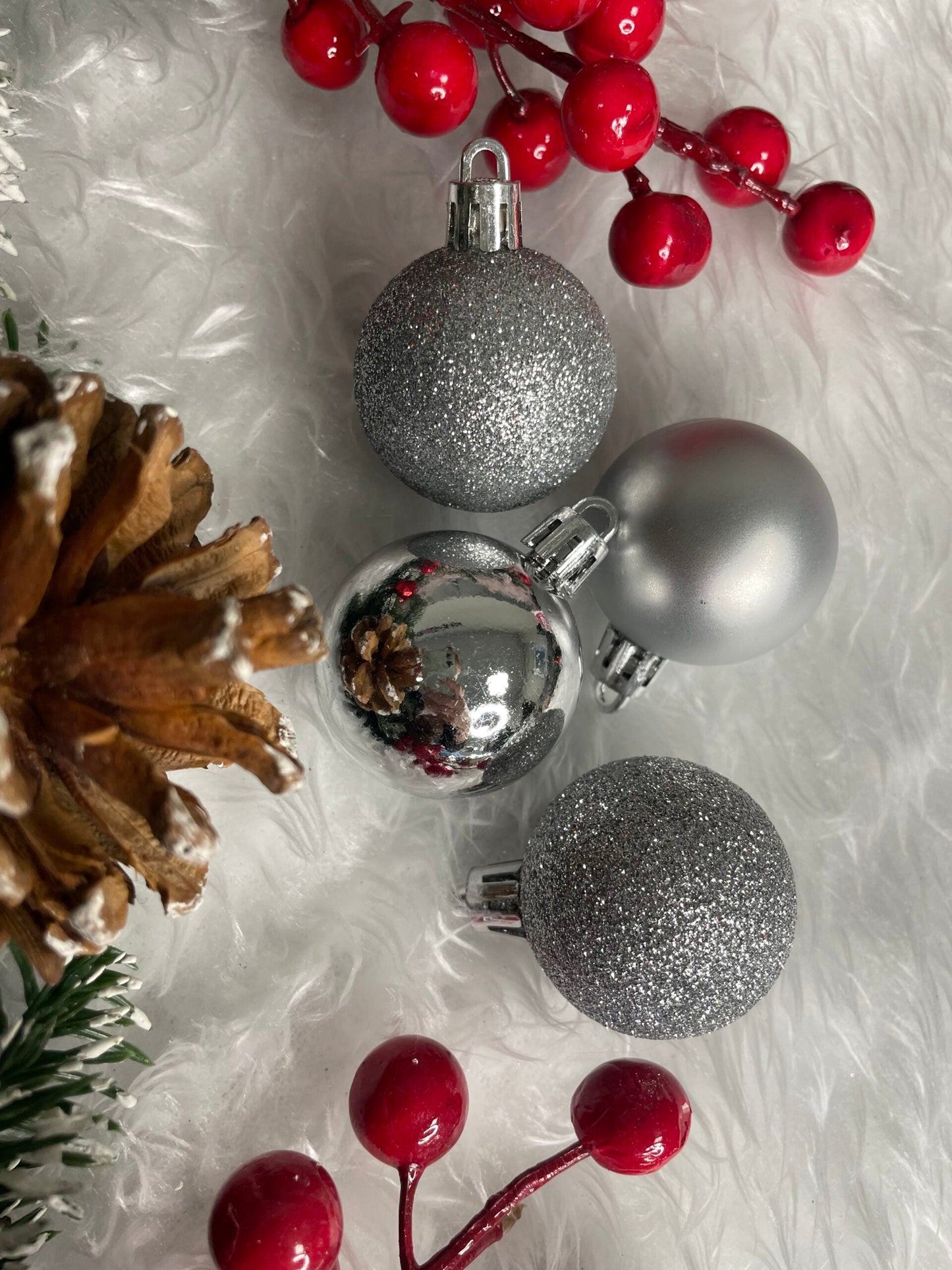Set globuri de Craciun, 20 bucati, 3 modele, 4cm, argintiu