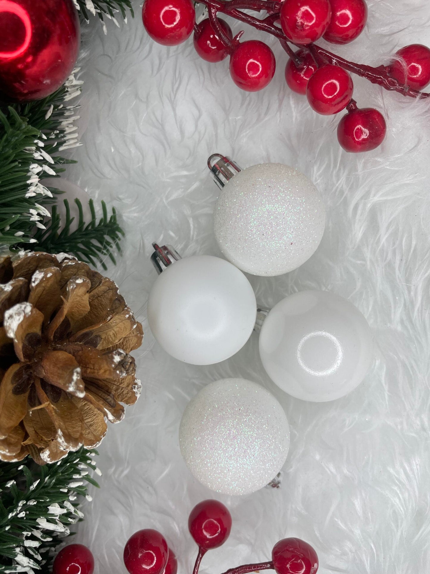 Set globuri de Craciun, 20 bucati, 3 modele, 4cm, alb