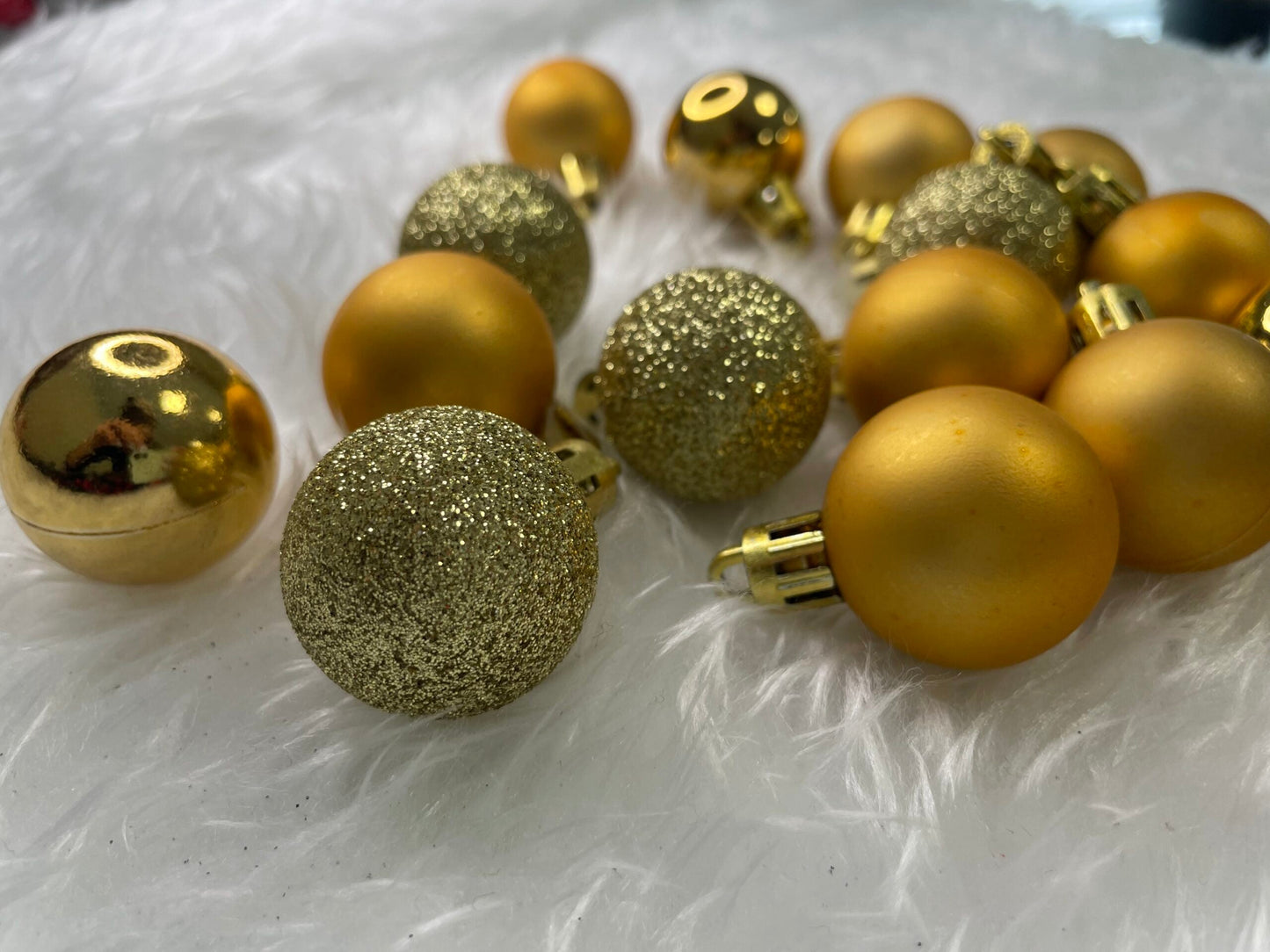 Set globuri de Craciun, 30 bucati, 3 modele, 3cm, auriu