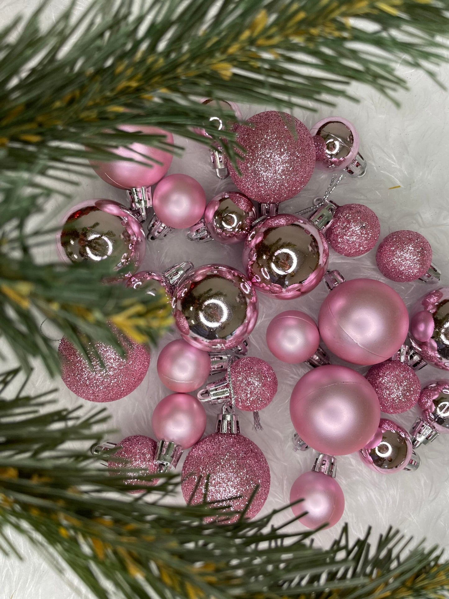 Set globuri de Craciun, 25 bucati, 3 modele, 2,5cm si 4cm, roz