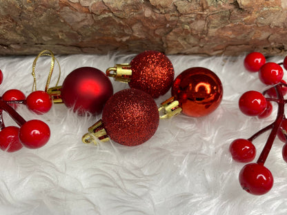 Set globuri de Craciun, 30 bucati, 3 modele, 3cm, rosu
