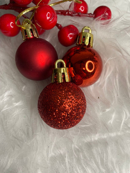 Set globuri de Craciun, 30 bucati, 3 modele, 3cm, rosu