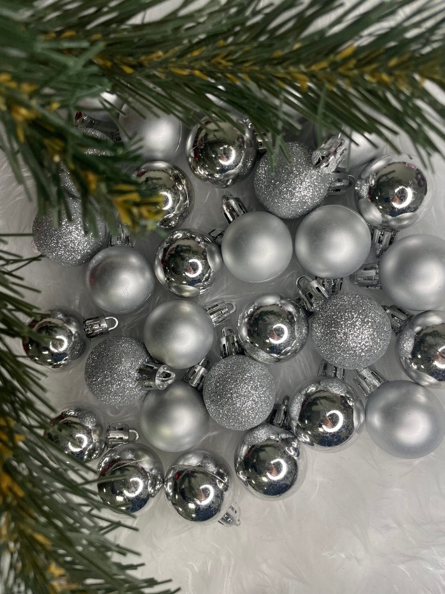 Set globuri de Craciun, 30 bucati, 3 modele, 3cm, argintiu
