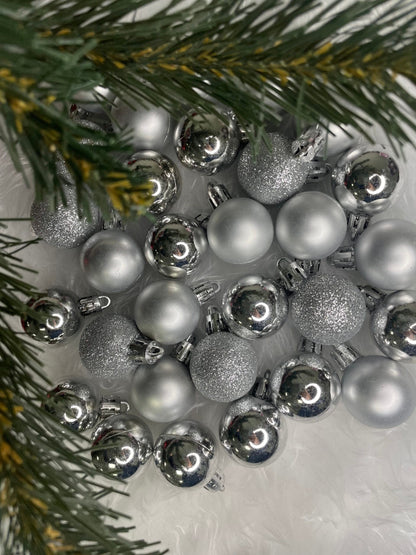 Set globuri de Craciun, 30 bucati, 3 modele, 3cm, argintiu