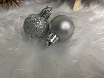 Set globuri de Craciun, 30 bucati, 3 modele, 3cm, argintiu