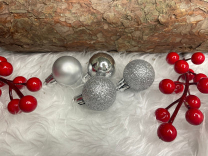 Set globuri de Craciun, 30 bucati, 3 modele, 3cm, argintiu