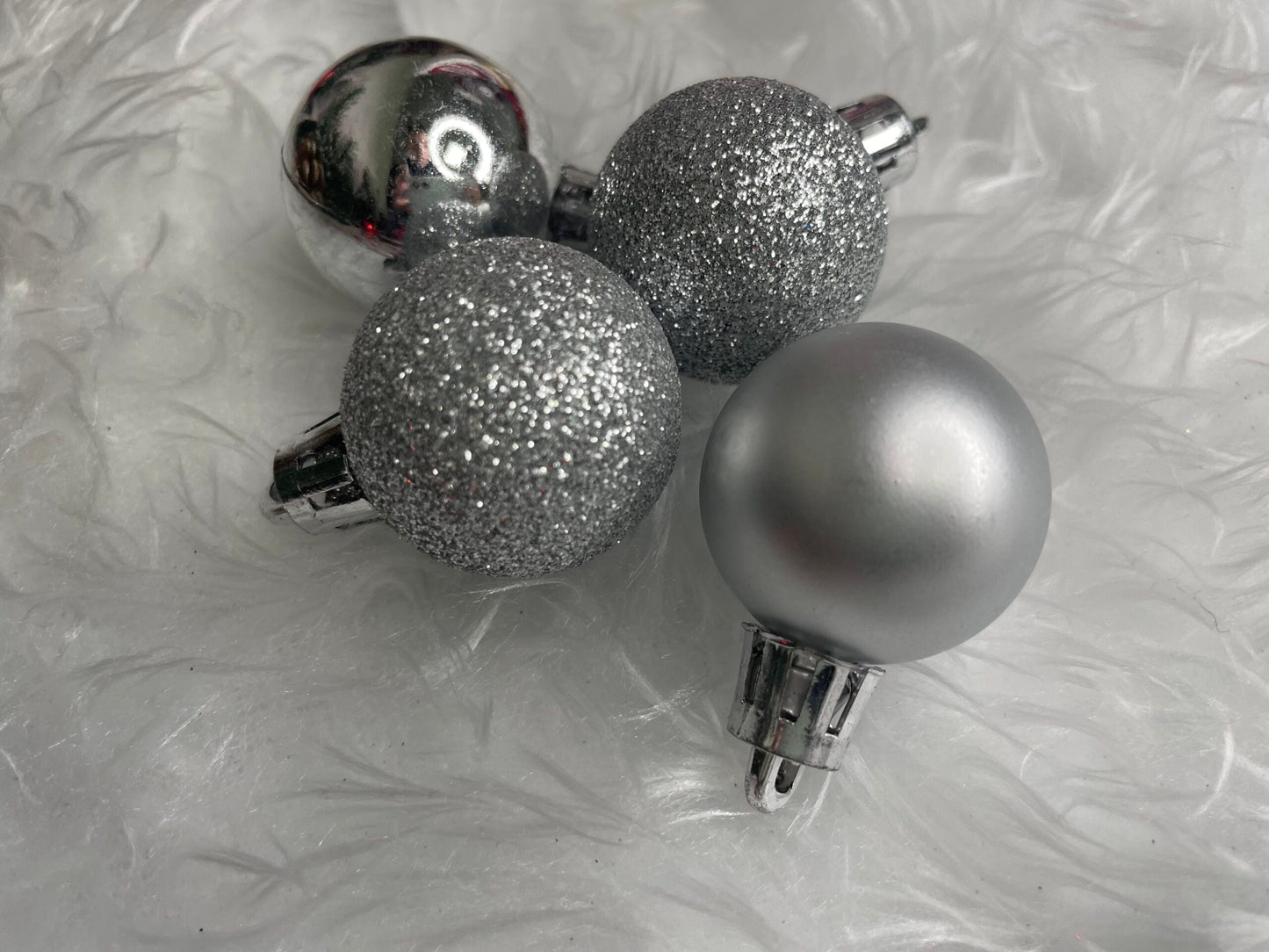 Set globuri de Craciun, 30 bucati, 3 modele, 3cm, argintiu