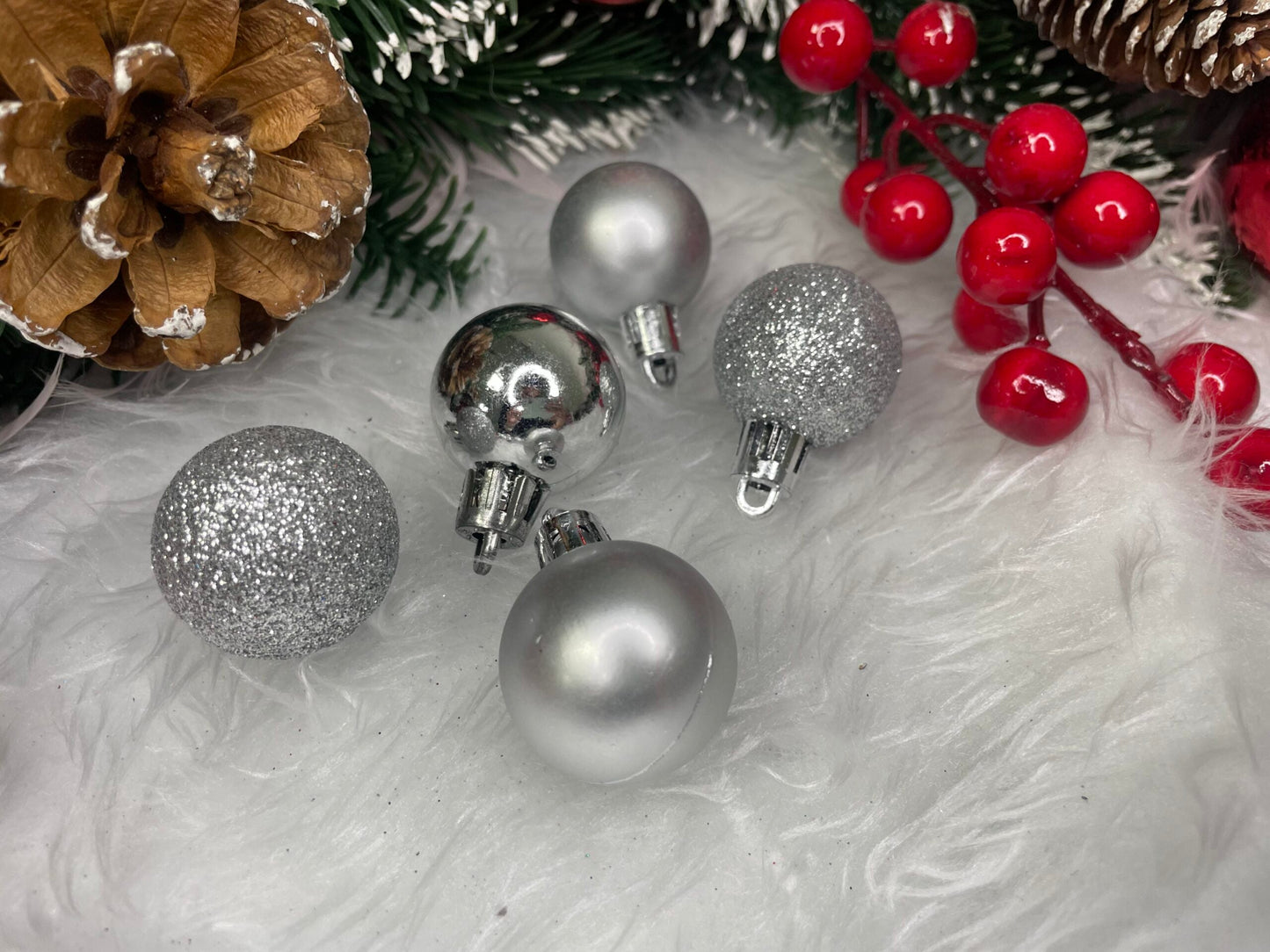Set globuri de Craciun, 30 bucati, 3 modele, 3cm, argintiu