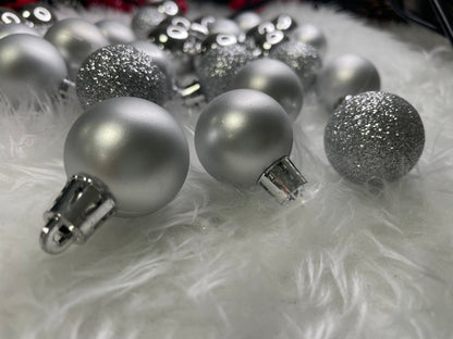 Set globuri de Craciun, 30 bucati, 3 modele, 3cm, argintiu