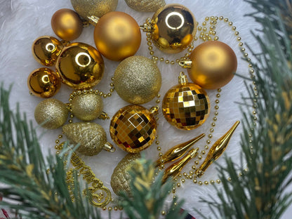 Set globuri si decoratiuni de Craciun, 51 piese, diverse dimensiuni, auriu