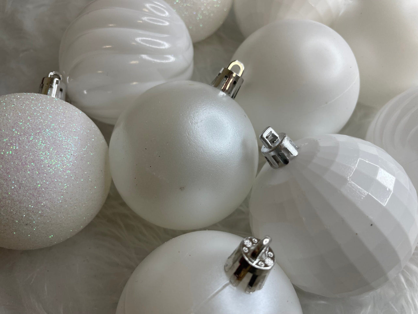 Set globuri de Craciun, 20 bucati, 5 modele, 6cm, alb