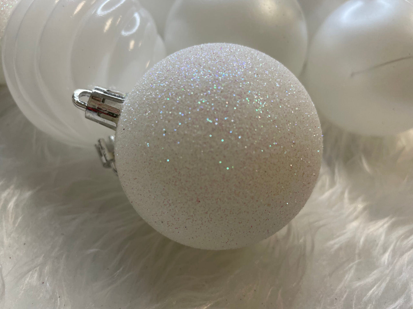 Set globuri de Craciun, 20 bucati, 5 modele, 6cm, alb