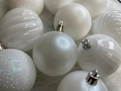 Set globuri de Craciun, 20 bucati, 5 modele, 6cm, alb