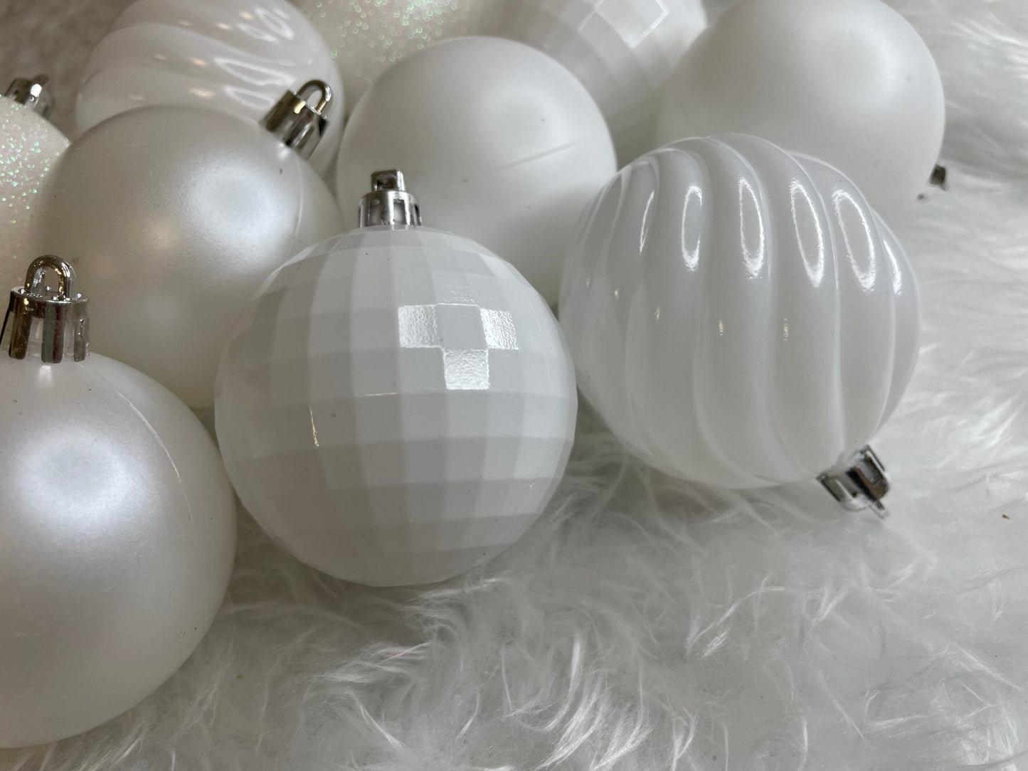 Set globuri de Craciun, 20 bucati, 5 modele, 6cm, alb