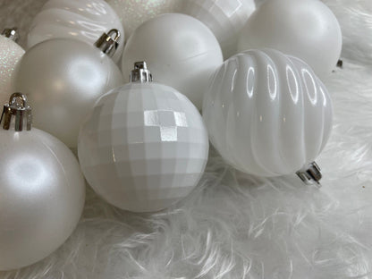 Set globuri de Craciun, 20 bucati, 5 modele, 6cm, alb