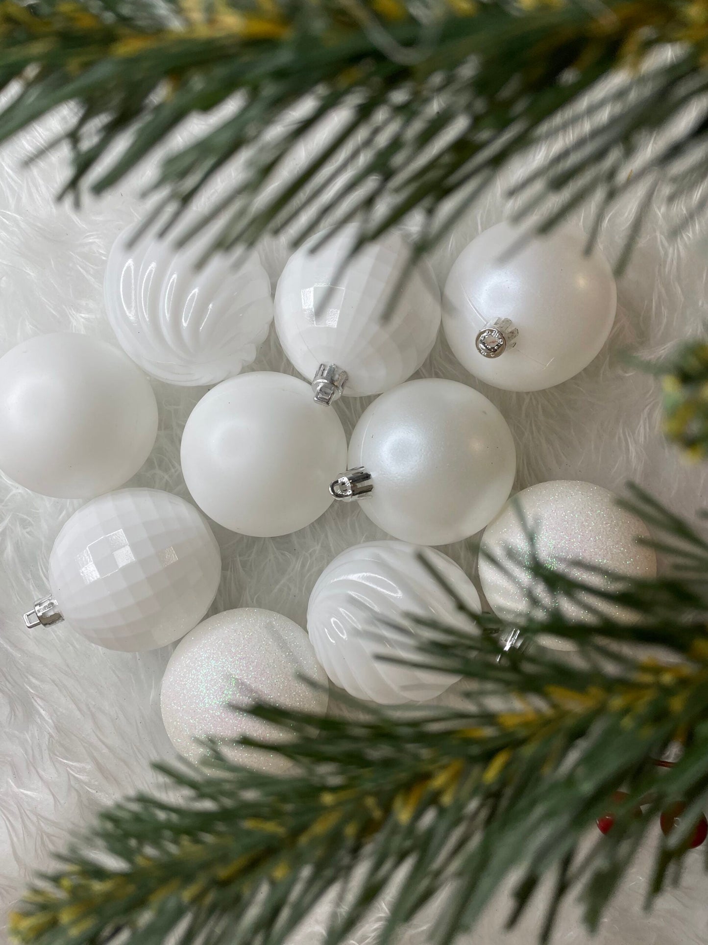 Set globuri de Craciun, 20 bucati, 5 modele, 6cm, alb