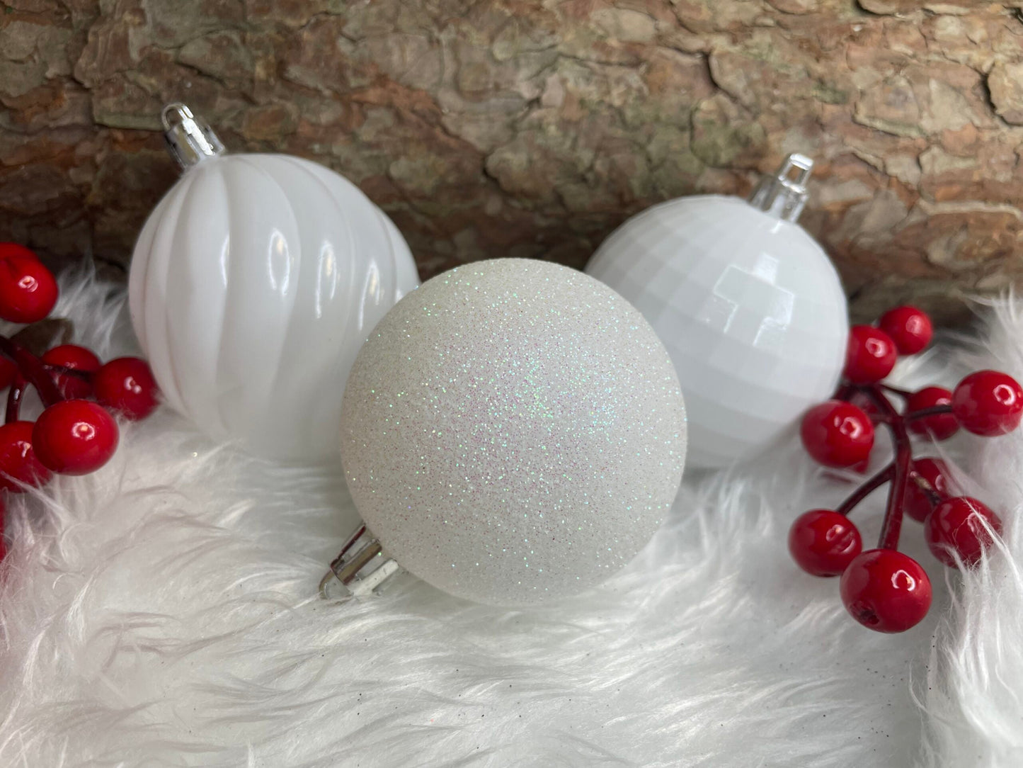 Set globuri de Craciun, 20 bucati, 5 modele, 6cm, alb