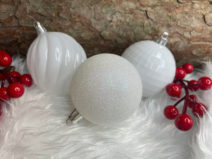 Set globuri de Craciun, 20 bucati, 5 modele, 6cm, alb