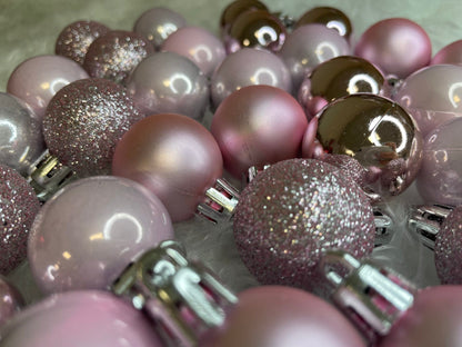 Set globuri de Craciun, 30 bucati, 4 modele, 3cm, roz