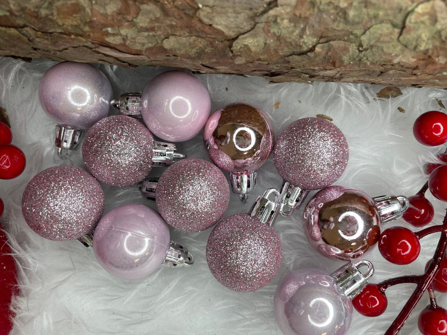 Set globuri de Craciun, 30 bucati, 4 modele, 3cm, roz