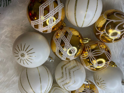 Set globuri de Craciun cu modele de sarbatori, 30 bucati, 5cm, alb auriu