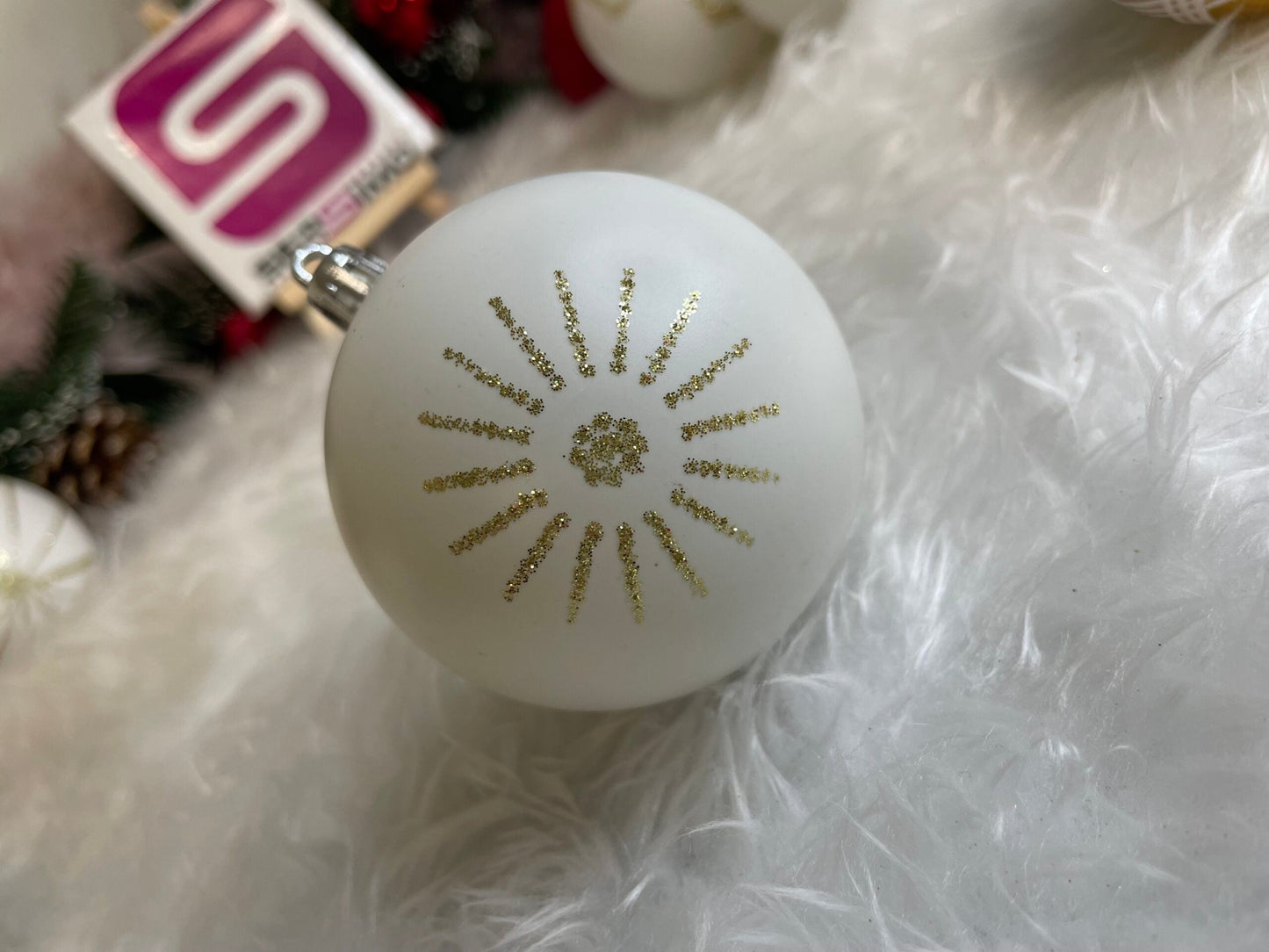 Set globuri de Craciun cu modele de sarbatori, 30 bucati, 5cm, alb auriu