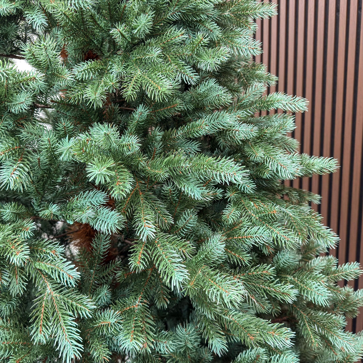 Brad artificial , Hollandia, verde cu varfuri argintii, integral 3D, 230 cm