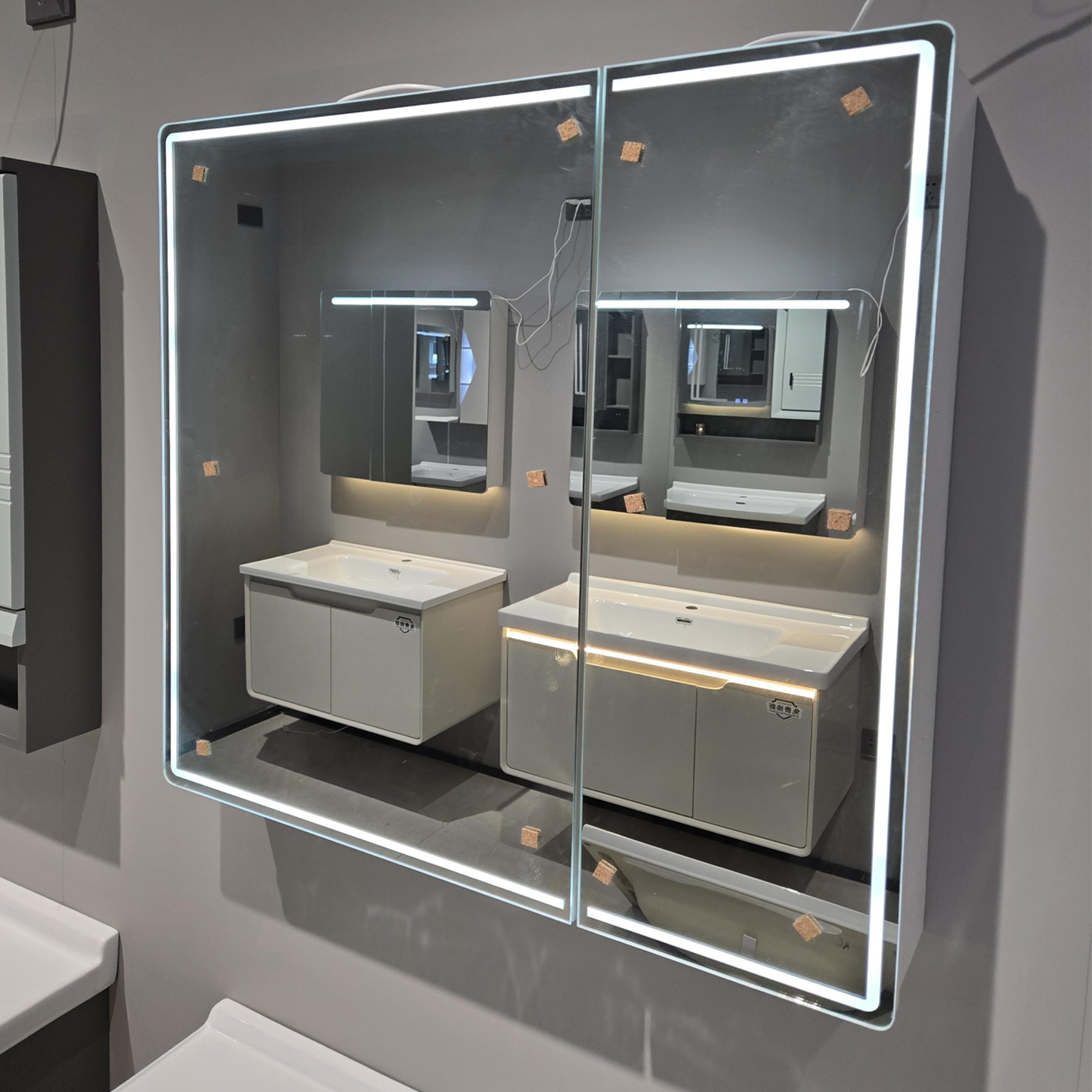 Oglinda LED cu Dulap LENTO 80x70 cm Gri – Iluminare Perimetrala si Senzor Touch